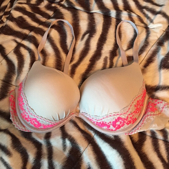 Victoria Secret push-up Pigeonnant bra