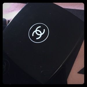 Chanel eyeshadow 🌸🌸with the dust bag