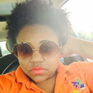 Meet your Posher, Erica