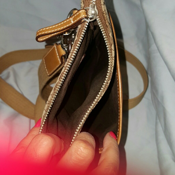☆☆SOLD☆☆ Coach Monogram Crossbody - Picture 3 of 4
