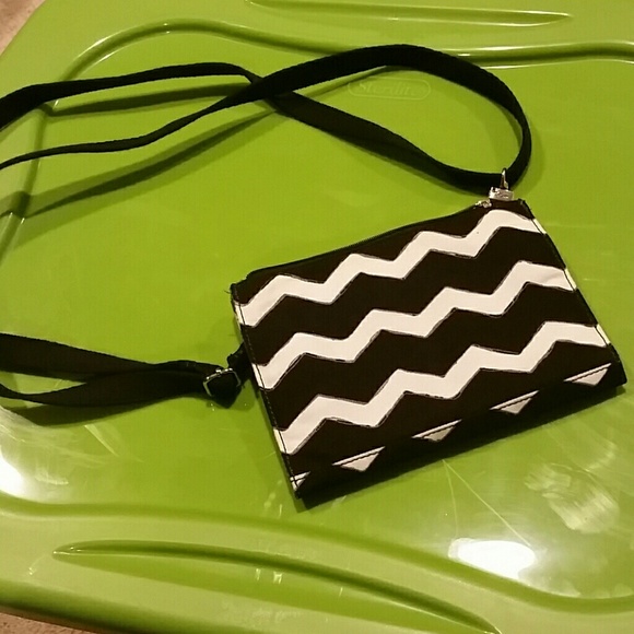 Thirtyone crosstown wallet