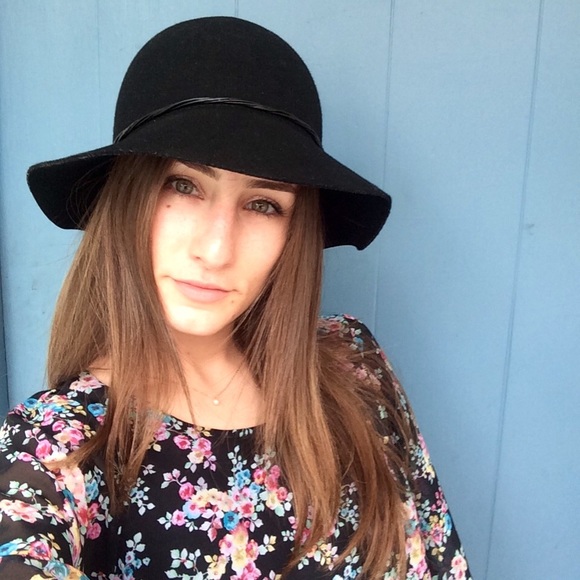 BCBG Black Wool Hat - Picture 2 of 3