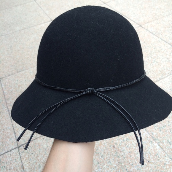 BCBG Black Wool Hat - Picture 3 of 3