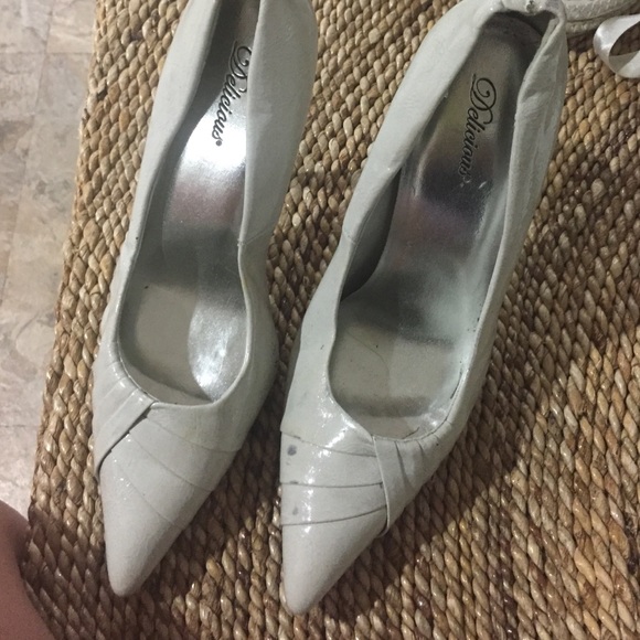 Light gray - Picture 2 of 3