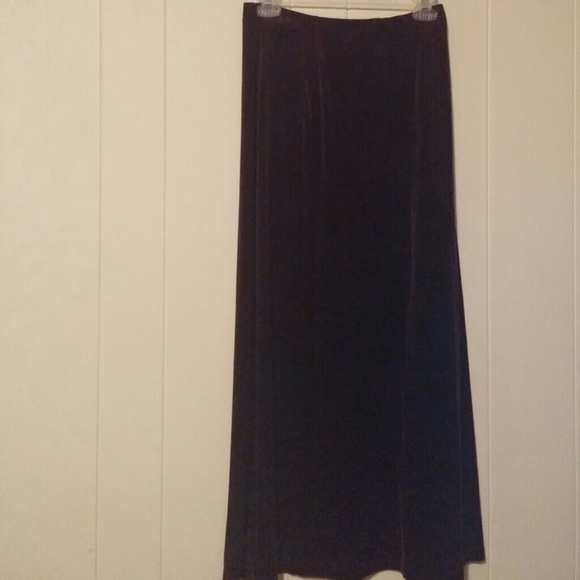 Matching Skirt Set - Picture 2 of 3