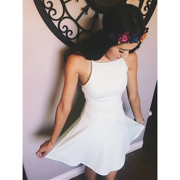 H&M Dresses & Skirts - Skater dress🌸