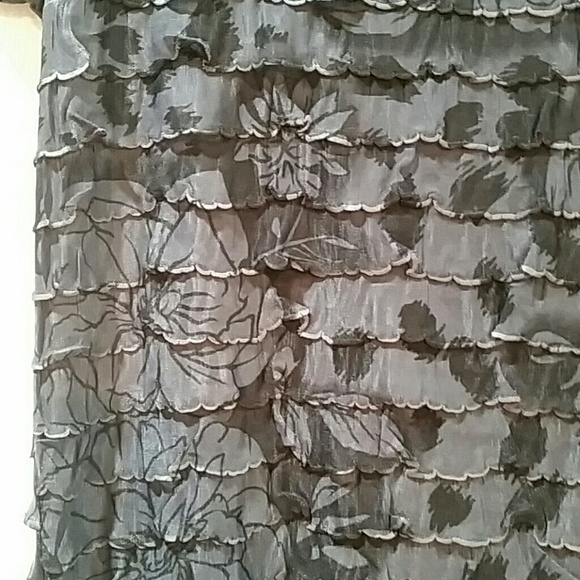 Lavish Ruffle Top - Picture 3 of 4