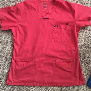 Iguana med scrub top