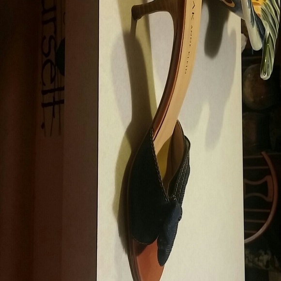 Shoes - Picture 3 of 4