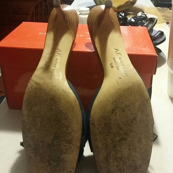 Shoes - Picture 4 of 4