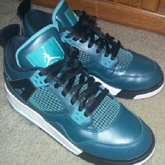 jordan retro 4's .