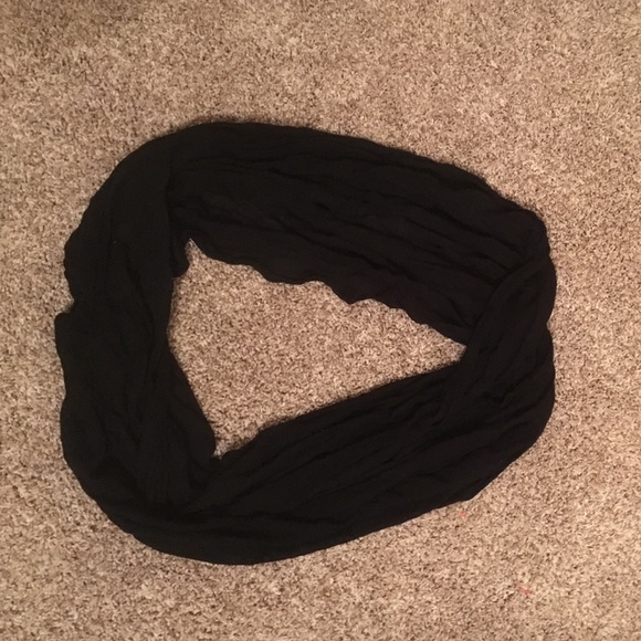 New York and Company black scarf barely used