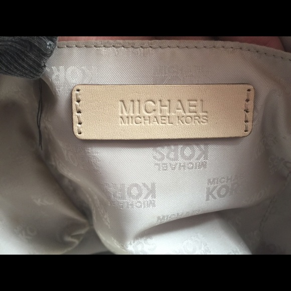 Authentic Michael Kors White purse - Picture 3 of 3
