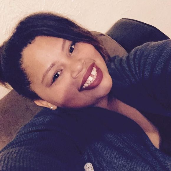 Meet your Posher, Niaya