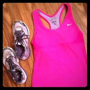 Nike tank size S