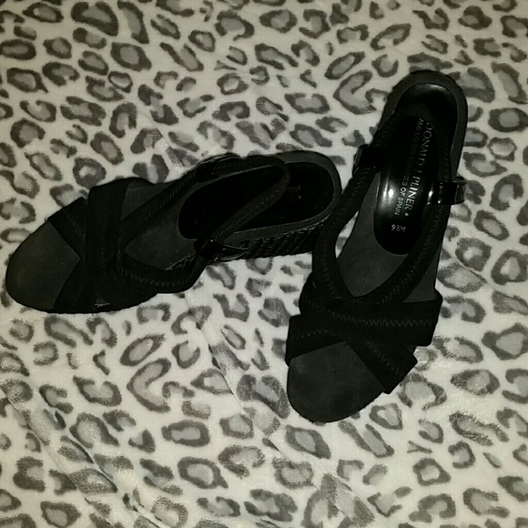 Donald J Pliner wedges