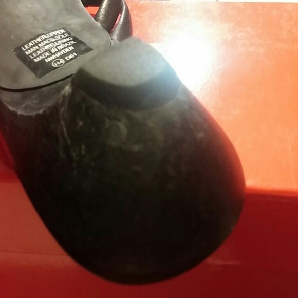 Sandals - Picture 2 of 3