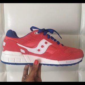 Saucony Shadow 5000// Women