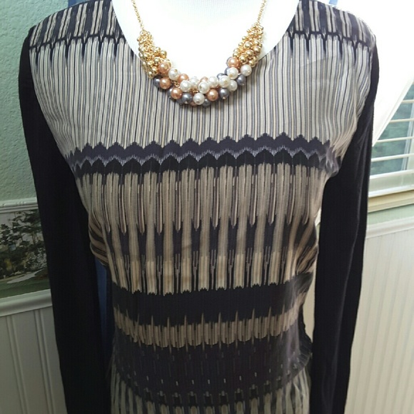 Addison long sleeved patterned dress - Picture 2 of 4