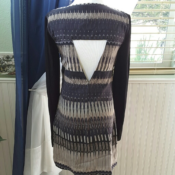 Addison long sleeved patterned dress - Picture 3 of 4