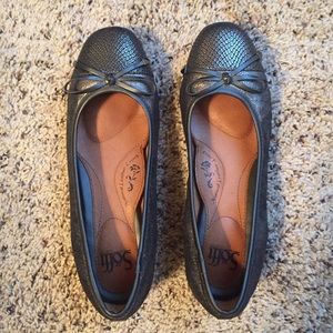 Sofft Pewter Flats!