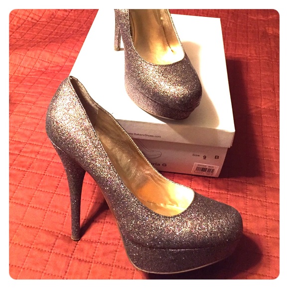 Glittery platform pumps