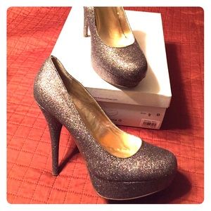 Glittery platform pumps