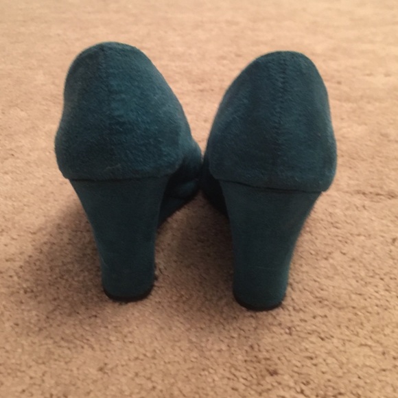 Shoes - Picture 2 of 3