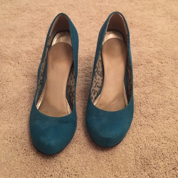 Shoes - Picture 3 of 3