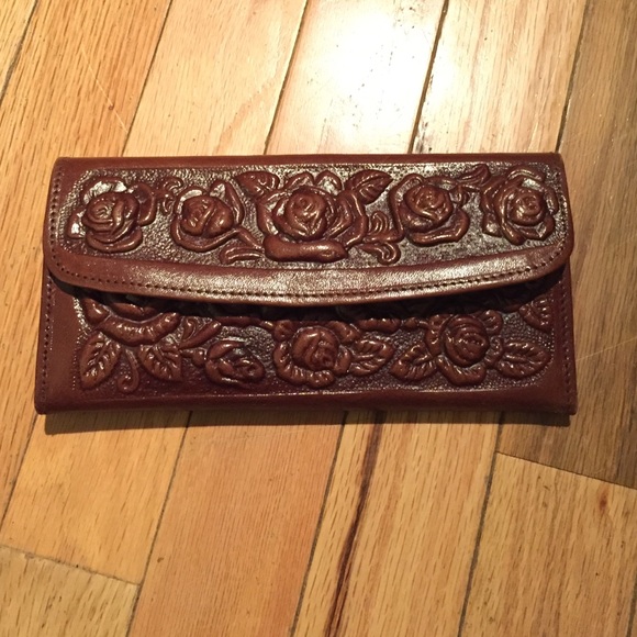 Chocolate brown leather rose tooled wallet 🌹
