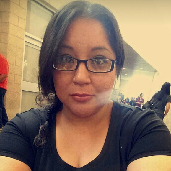 Meet your Posher, Lara - Picture 1 of 1