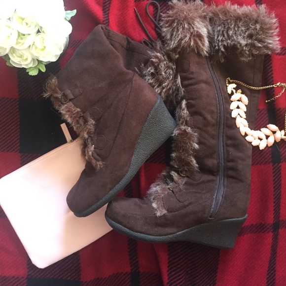 Brown boots with the fur! Size 7