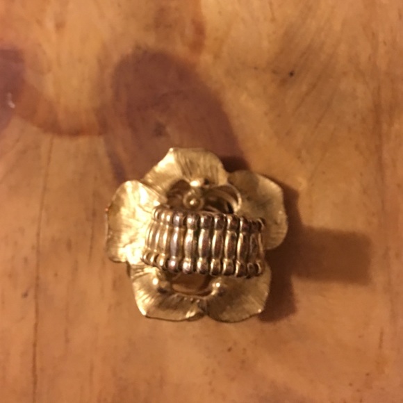 Gold ring - Picture 2 of 2