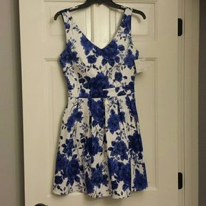 Bookmaking brunch dress in roses