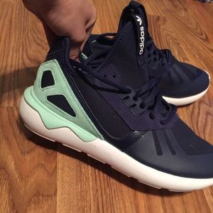 Adidas Tubular runner size 6.5-run big