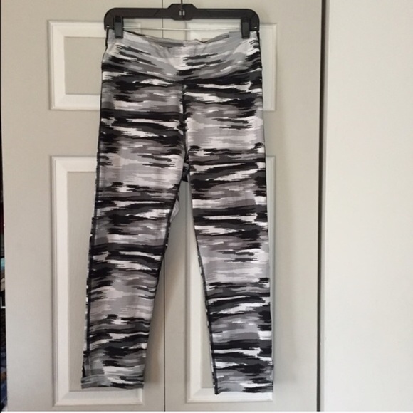 aerie Pants - NWT athletic cropped pants. Sz L