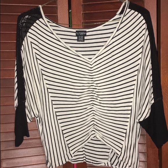 Daytrip says size large fits more like a small