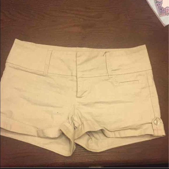 Guess Tan shorts