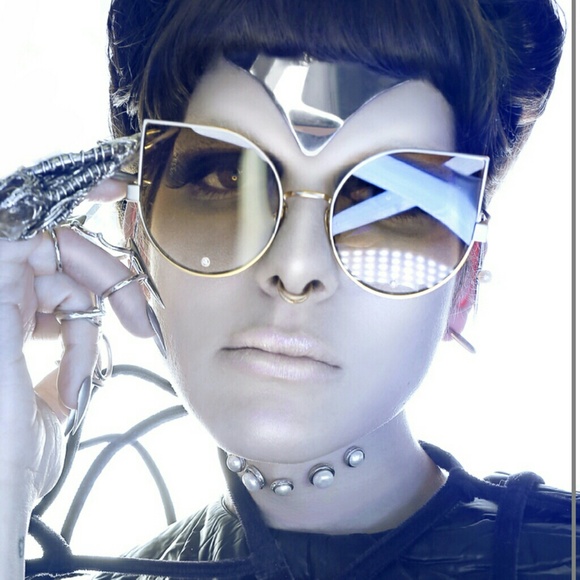 HIGH QUALITY BIG FRAME CAT STYLE SUNGLASSES - Picture 4 of 4