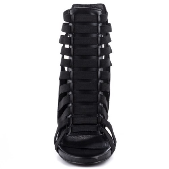 Steve Madden Black Stretche Sandals