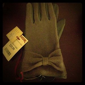 Gray bow gloves