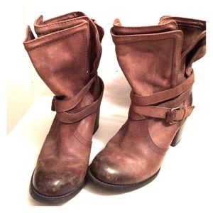 Distress fall BCBG booties