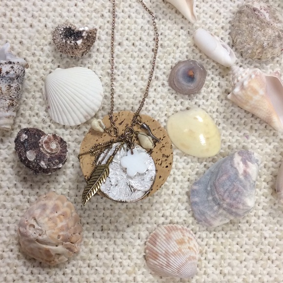 Urban Outfitters Jewelry - 🛍 Seashell Golden Mermaid Medallion Urban Outfitters Jewelry - 🛍 Seashell Golden Mermaid Medallion