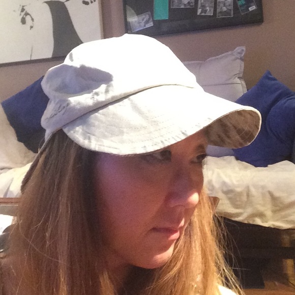 Daily double sided sun hat. BNWT. Great fit beach