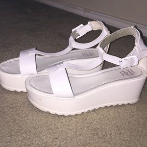 Cute, vintage white Platform Sandals 💖