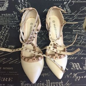 Triple strap studded beige pumps