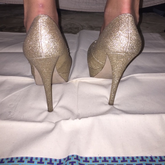 Heels - Picture 3 of 3