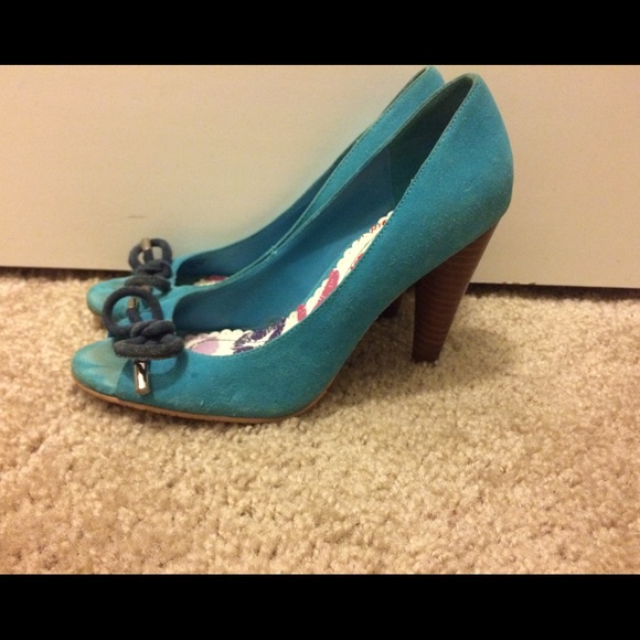 shoes - Picture 2 of 3