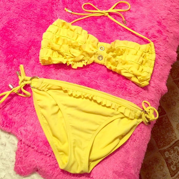 Two piece yellow bikini - Picture 1 of 1