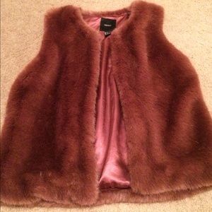 Fur vest!